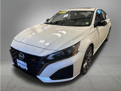 Pearl White Tricoat 2023 Nissan Altima SR VC-Turbo FWD