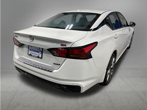 Pearl White Tricoat 2023 Nissan Altima SR VC-Turbo FWD