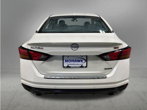 Pearl White Tricoat 2023 Nissan Altima SR VC-Turbo FWD
