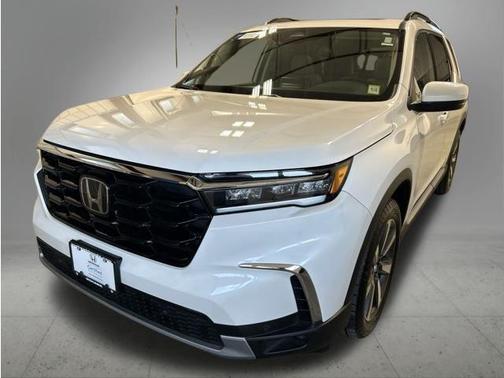Platinum White Pearl 2023 Honda Pilot Touring 8-Passenger