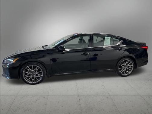 Super Black 2023 Nissan Altima SR VC-Turbo FWD