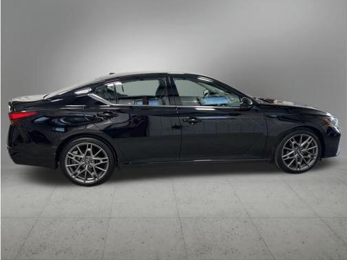 Super Black 2023 Nissan Altima SR VC-Turbo FWD