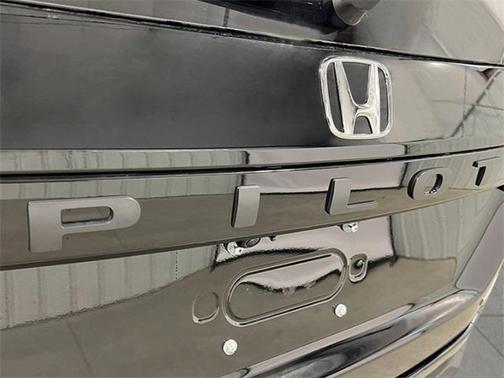 2025 Honda Pilot Touring 8-Passenger