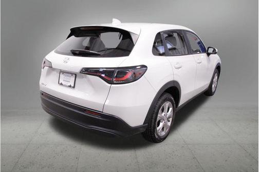 Platinum White Pearl 2023 Honda HR-V LX
