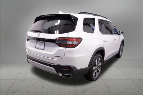 Platinum White Pearl 2023 Honda Pilot Touring 8-Passenger
