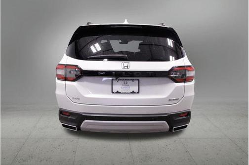 Platinum White Pearl 2023 Honda Pilot Touring 8-Passenger