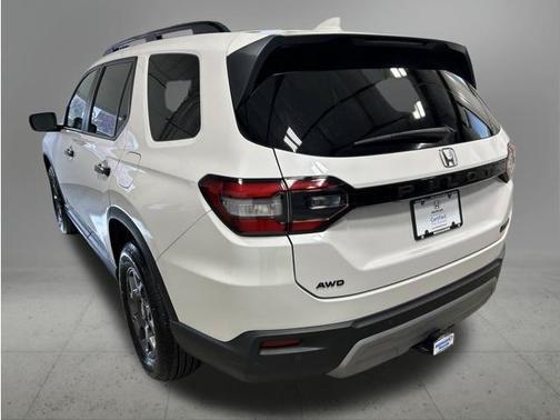 Platinum White Pearl 2024 Honda Pilot TrailSport