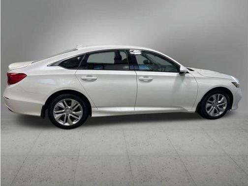 Platinum White Pearl 2019 Honda Accord LX