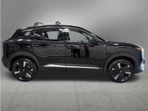 Super Black 2026 Nissan Kicks SR
