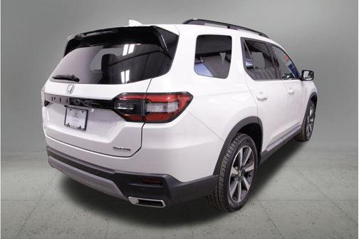 2023 Honda Pilot Touring 8-Passenger