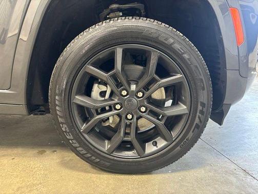 Baltic Gray Metallic Clearcoat 2023 Jeep Grand Cherokee 4xe 30th Anniversary