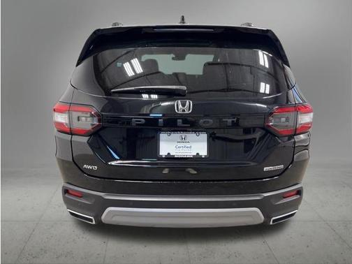 Crystal Black Pearl 2023 Honda Pilot Touring 8-Passenger
