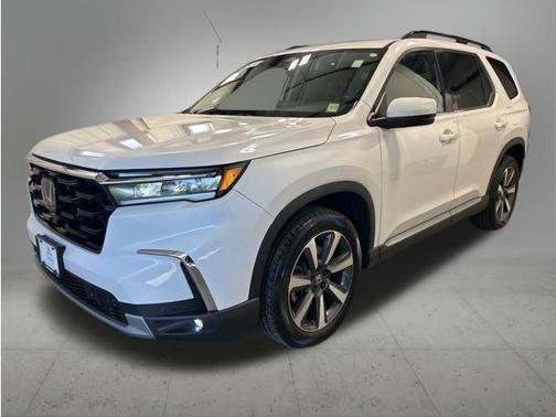 Platinum White Pearl 2023 Honda Pilot Touring 8-Passenger