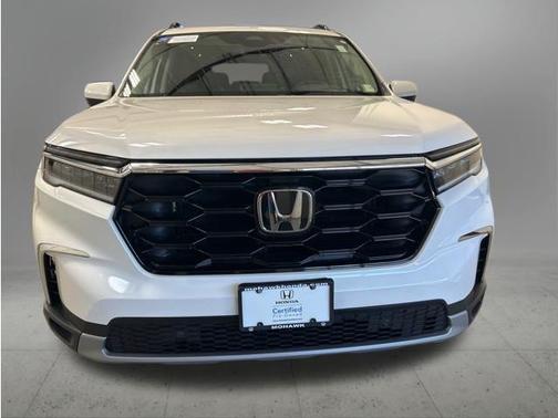 Platinum White Pearl 2023 Honda Pilot Touring 8-Passenger