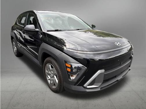 Abyss Black Pearl 2025 Hyundai KONA SE