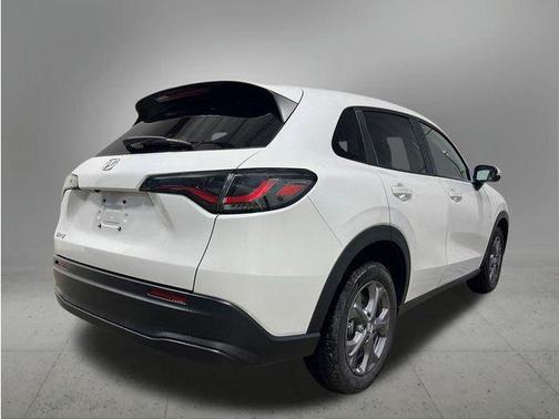 White 2027 Honda HR-V LX