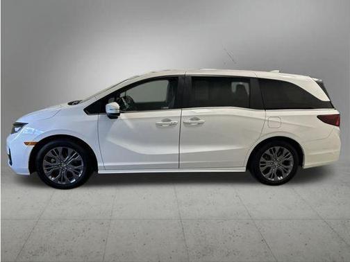 Platinum White Pearl 2026 Honda Odyssey Touring