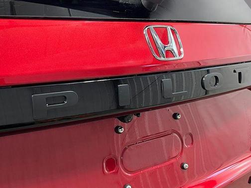 Radiant Red Metallic II 2026 Honda Pilot Black Edition