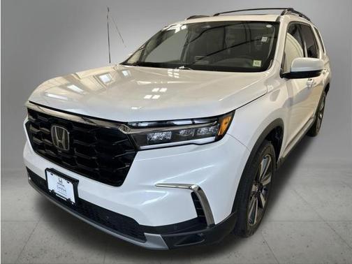Platinum White Pearl 2025 Honda Pilot Touring 8-Passenger