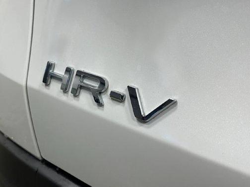 Platinum White Pearl 2027 Honda HR-V LX