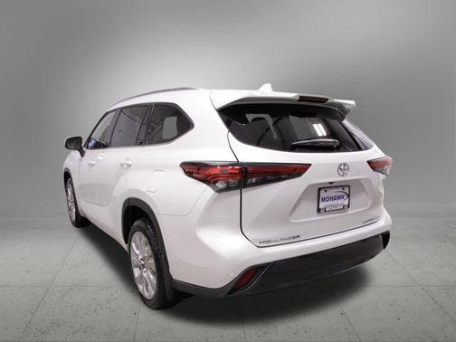 2022 Toyota Highlander Limited