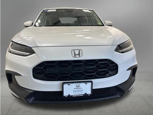 Platinum White Pearl 2023 Honda HR-V LX