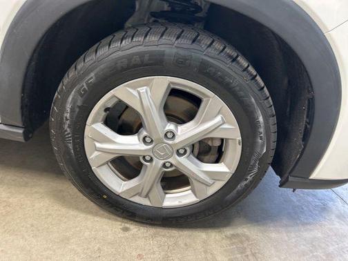 Platinum White Pearl 2023 Honda HR-V LX