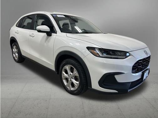 Platinum White Pearl 2023 Honda HR-V LX