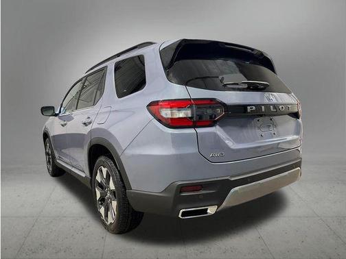 Sonic Gray Pearl 2026 Honda Pilot Touring 8-Passenger