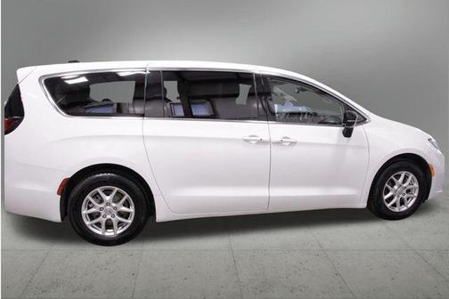 Bright White Clearcoat 2024 Chrysler Pacifica Touring L