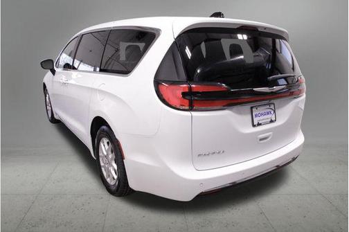 Bright White Clearcoat 2024 Chrysler Pacifica Touring L
