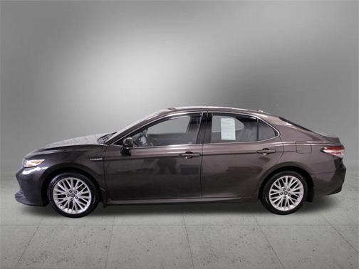 2019 Toyota Camry Hybrid XLE