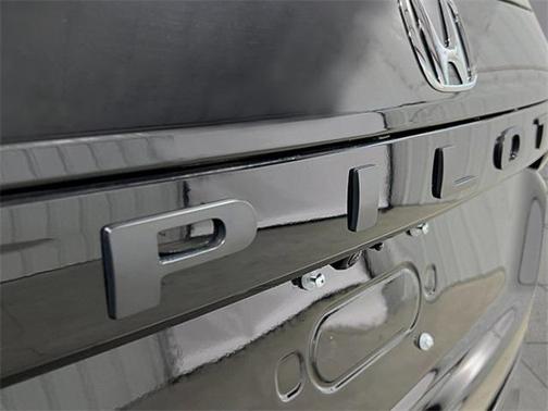 2025 Honda Pilot Touring 8-Passenger