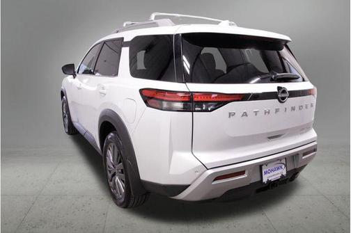 2025 Nissan Pathfinder SL 4WD