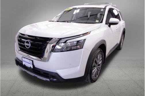 2025 Nissan Pathfinder SL 4WD