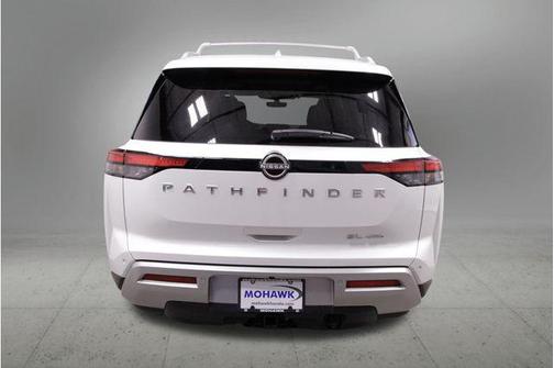 2025 Nissan Pathfinder SL 4WD