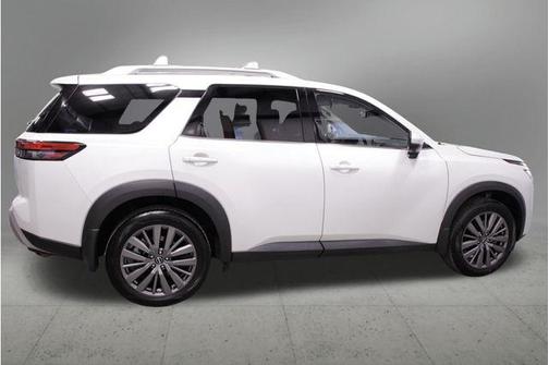 2025 Nissan Pathfinder SL 4WD