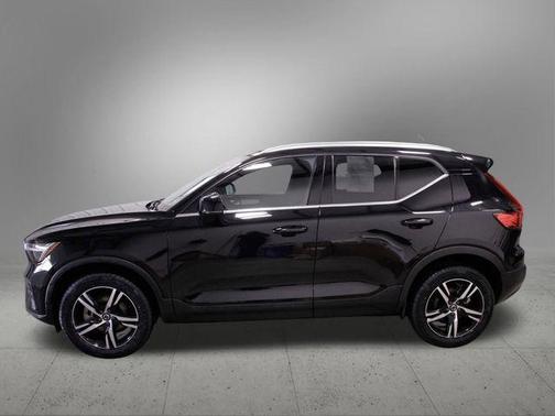 2025 Volvo XC40 B5 Core Bright Theme