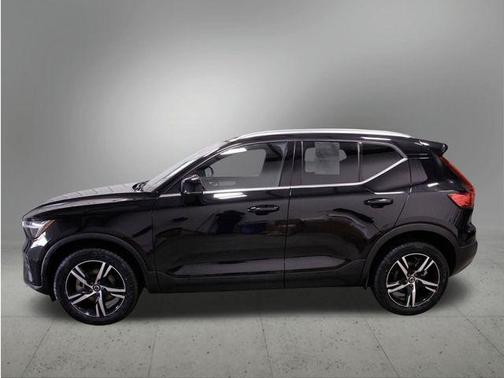 2025 Volvo XC40 B5 Core Bright Theme