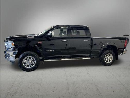 Diamond Black Crystal Pearlcoat 2022 RAM 2500 Laramie Crew Cab 4x4 6'4' Box