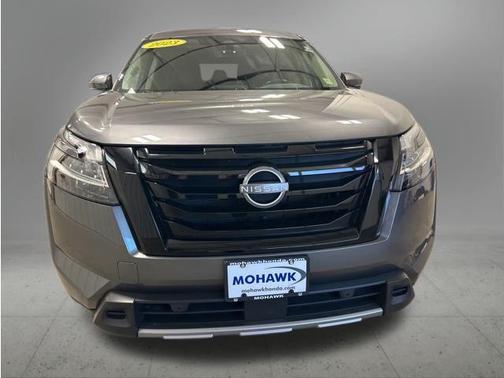 2023 Nissan Pathfinder SL 4WD