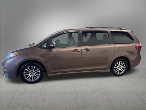 Toasted Walnut Pearl 2020 Toyota Sienna XLE