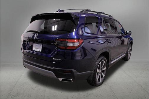 Obsidian Blue Pearl 2024 Honda Pilot Touring 8-Passenger