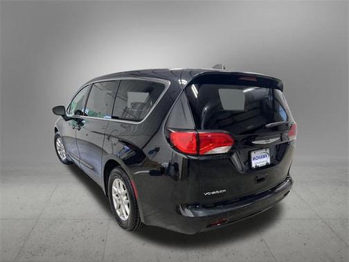 2023 Chrysler Voyager LX