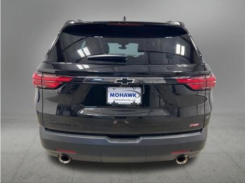 Mosaic Black Metallic 2023 Chevrolet Traverse RS