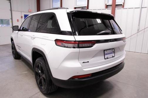 2022 Jeep Grand Cherokee Altitude