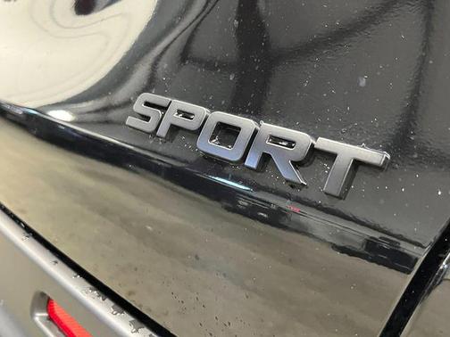 Crystal Black Pearl 2027 Honda HR-V Sport