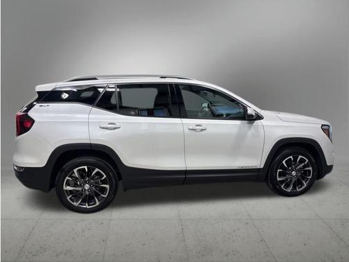 White Frost Tricoat 2022 GMC Terrain SLT