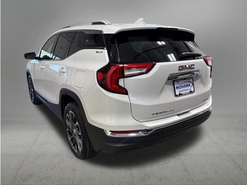 White Frost Tricoat 2022 GMC Terrain SLT