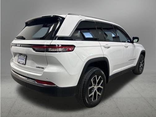 Bright White Clearcoat 2023 Jeep Grand Cherokee Limited